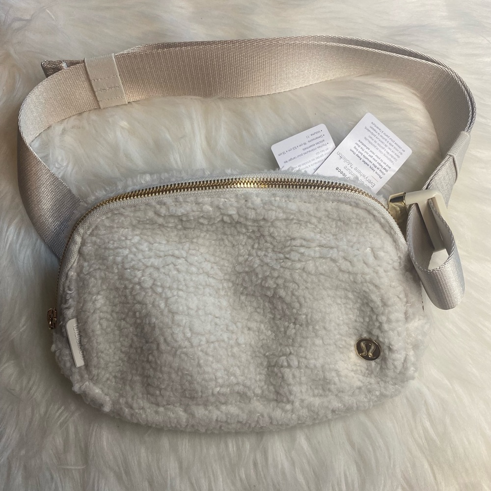 Lululemon Everywhere Belt Bag 1L Fleece White Gold New